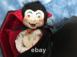 Annalee 11 Dracula Vampire Doll in WOOD Coffin Halloween 2004 Vintage VGC RARE