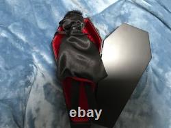 Annalee 11 Dracula Vampire Doll in WOOD Coffin Halloween 2004 Vintage VGC RARE