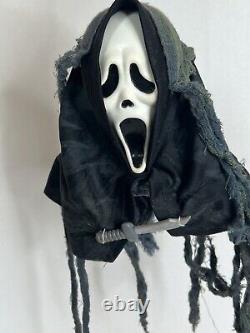 Ghost scream fun world mini bust head w knife, E. U, vintage and RARE