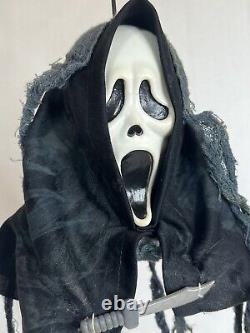 Ghost scream fun world mini bust head w knife, E. U, vintage and RARE