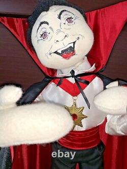NWT Annalee 26 Dracula With Stand 2003 Halloween Vampire Mobilitee Dolls Rare