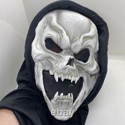 RARE! VINTAGE! Easter Unlimited Vampire Skull Glow In Dark Mask With Foam Shroud