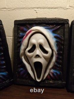 RARE VINTAGE SCREAM GHOSTFACE 3D WALL PLAQUES HALLOWEEN DECOR 14.5 x 18