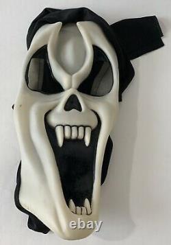 Rare Scream Mask Fun World Vintage Easter Unlimited Ghostface Dracula 9206 Glows