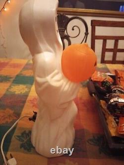 Rare Vintage EMPIRE BLOW MOLD HALLOWEEN GHOST Holding PUMPKIN