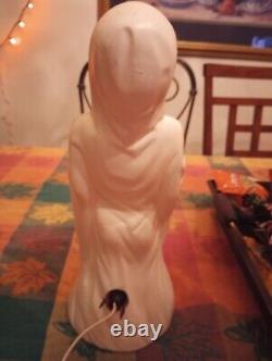 Rare Vintage EMPIRE BLOW MOLD HALLOWEEN GHOST Holding PUMPKIN