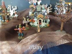 VINTAGE Rare Halloween 5 Spooky Hollow Haunted Houses No Light with Accessories
