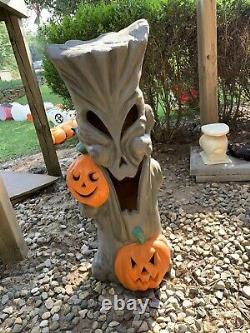 Vintage 1998 Rare 35 Blow Mold Spooky Halloween Tree Trunk w Pumpkins Lighted