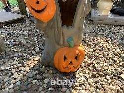 Vintage 1998 Rare 35 Blow Mold Spooky Halloween Tree Trunk w Pumpkins Lighted