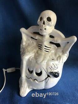 Vintage'70s Halloween Skeleton with Spider Ceramic irridescent Light Up Lamp RARE