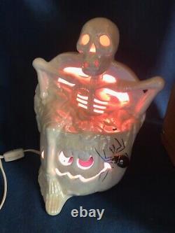 Vintage'70s Halloween Skeleton with Spider Ceramic irridescent Light Up Lamp RARE