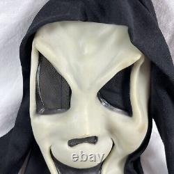 Vintage Ghostface Fun World Div Chin Stamp Scream Mask Hood Rare Smile Grin GLOW