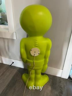 Vintage Halloween ALIEN Blow Mold 36 Green Space Doomsday Ray Gun RARE WORKS