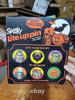 Vintage Halloween Spooky Lite up Light Up Pins Store Display SUPER RARE WORKS