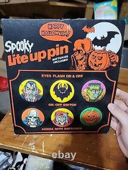 Vintage Halloween Spooky Lite up Light Up Pins Store Display SUPER RARE WORKS