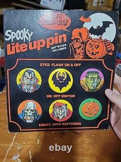 Vintage Halloween Spooky Lite up Light Up Pins Store Display SUPER RARE WORKS