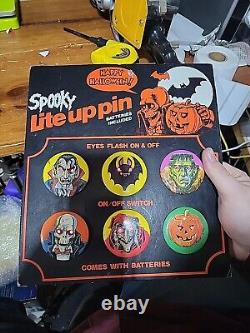 Vintage Halloween Spooky Lite up Light Up Pins Store Display SUPER RARE WORKS