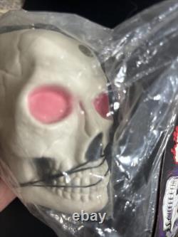Vtg Hanging Horrible Skull Hang For Freat Plastic Blow Mold Halloween RARE NOS