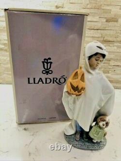 Vtg Lladro Figurine Trick or Treat Halloween #5304 Retired withBox VERY RARE HTF