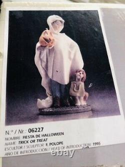 Vtg Lladro Figurine Trick or Treat Halloween #5304 Retired withBox VERY RARE HTF