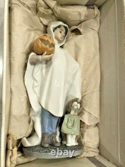 Vtg Lladro Figurine Trick or Treat Halloween #5304 Retired withBox VERY RARE HTF