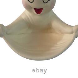 Affichage d'un bol à bonbons en céramique rare et vintage avec un fantôme mignon, effrayant et joyeux pour Halloween.