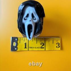 Broche Vintage de Ghostface Criant au Travail - Pièce de Collection Rare du Film d'Horreur Halloween