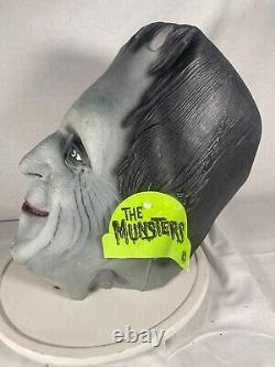 CONCEPTS ILLUSOIRES: Le masque vintage d'Herman MUNSTER des Munsters, rare et marqué Halloween horreur