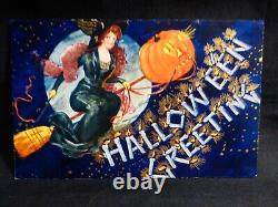 Carte postale Vtg. RARE-Halloween - Belle sorcière chevauchant son balai avec des lumières de tête JOL