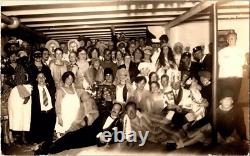 Carte postale photo réelle (RPPC) de fête d'Halloween vintage de collège des années 1920 RARE