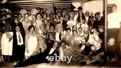 Carte postale photo réelle (RPPC) de fête d'Halloween vintage de collège des années 1920 RARE