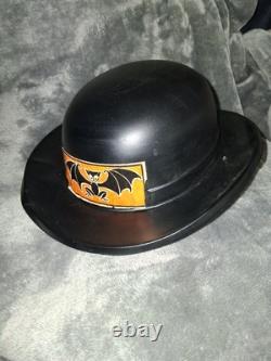 Chapeau d'Halloween en plastique vintage extrêmement rare des années 1950 de style bowler avec chauve-souris