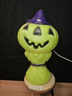 Citrouille de foin verte rare vintage avec chapeau de sorcière violet Halloween soufflage en moule 15