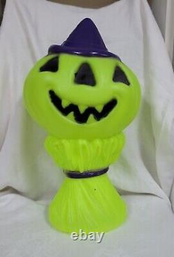 Citrouille de foin verte rare vintage avec chapeau de sorcière violet Halloween soufflé moule