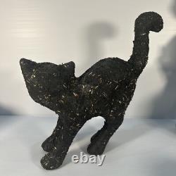 Extrêmement rare. Chat noir en papier mâché vintage d'Halloween. Chat hurlant.