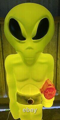 FIGURE DÉCORATIVE LUMINEUSE EN PLASTIQUE SOUFFLÉ VINTAGE 36 ALIEN HALLOWEEN RARE ! General Foam