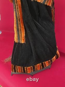 Figurine de sorcière vintage rare pour Halloween, poupée avec parapluie, robe noire, grande taille