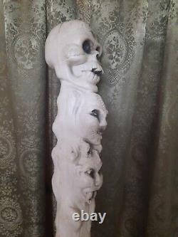 Figurine en plastique soufflé vintage pour Halloween avec totem, crâne, monstre et diable, rare.