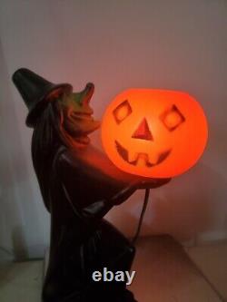 HTF Vintage 1960s Black Witch/Green Face Pumpkin Blow Mold Light Decoration RARE  
<br/> 
 
	
<br/>
La traduction en français est : Décoration lumineuse rare en moule soufflé vintage de sorcière noire / citrouille au visage vert des années 1960