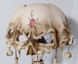 Lampe de table Halloween Goth avec crânes et os malfaisants, pièce vintage rare