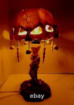 Lampe de table Halloween Goth avec crânes et os malfaisants, pièce vintage rare