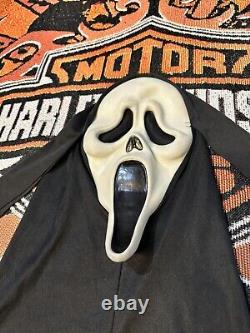Le cri vintage du masque de fantôme Ghostface de Fun World, génération 1, en poly rare.