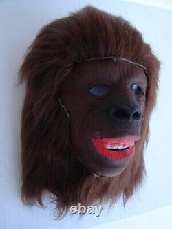 Masque en latex complet pour Halloween avec des cheveux de gorille singe voyageur des années 1970 vintage rare