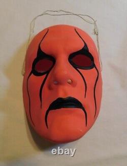 Masque en plastique rare de Sting du Wolfpack de la WCW pour Halloween de 1998 avec ficelle rouge pour la lutte.