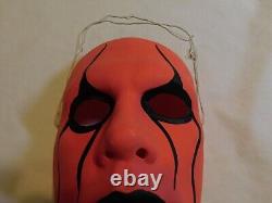 Masque en plastique rare de Sting du Wolfpack de la WCW pour Halloween de 1998 avec ficelle rouge pour la lutte.