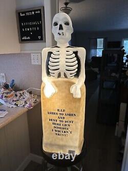 Moulage soufflé Halloween super rare de squelette de pierre tombale de cimetière vintage.