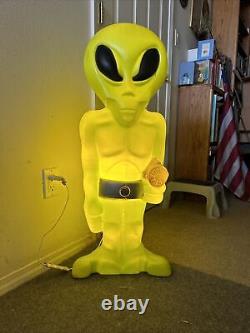 Moule soufflé vintage de 36 aliens de l'espace verts avec pistolet laser - Figurine lumineuse rare d'Halloween