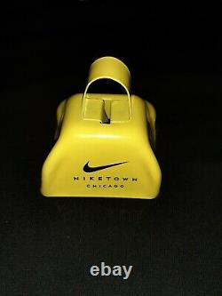 Nike Niketown Chicago Promo Running Marathon Shoes Bell Vintage Live Strong Rare