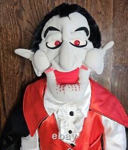 Poupée en peluche rare Vtg Hug & Luv 36 Dracula Vampire avec lumière et son pour Halloween