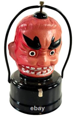 RARE 60s vtg Japan Halloween Devil Lantern WORKS <br/> 
 <br/>Traduction en français : Lanterne du diable d'Halloween japonaise vintage des années 60 RARE FONCTIONNELLE